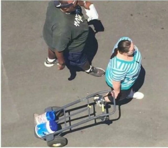 What Is Going On Here? (17 pics) What Is Going On Here? (17 pics)