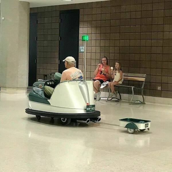 What Is Going On Here? (17 pics) What Is Going On Here? (17 pics)