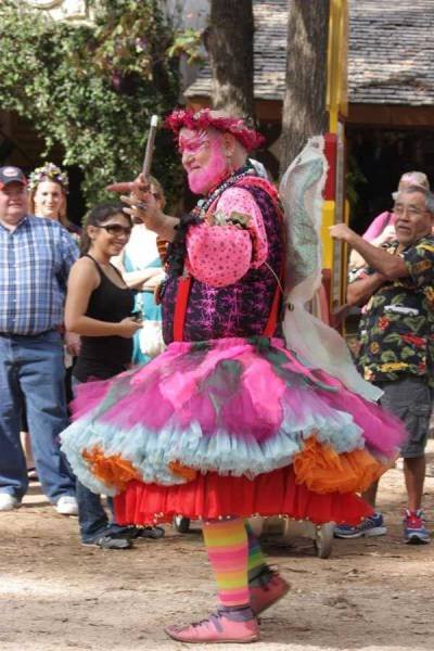 What Is Going On Here? (45 pics)