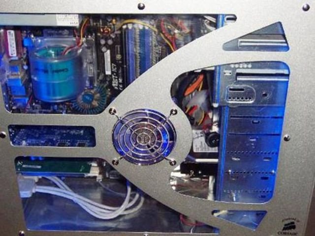 Awesome Custom PC Case Designs (45 pics)