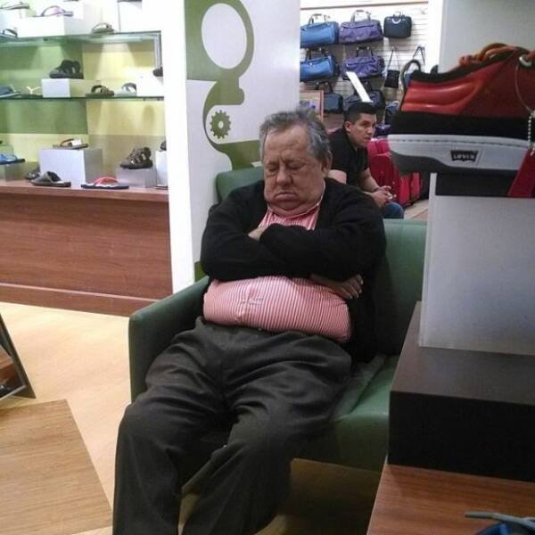 Men Waiting For Their Girls (21 pics) Men Waiting For Their Girls (21 pics)