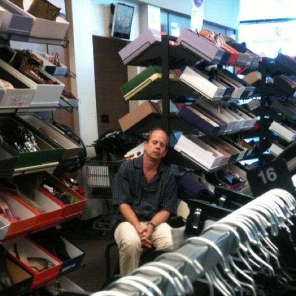 Men Waiting For Their Girls (21 pics) Men Waiting For Their Girls (21 pics)