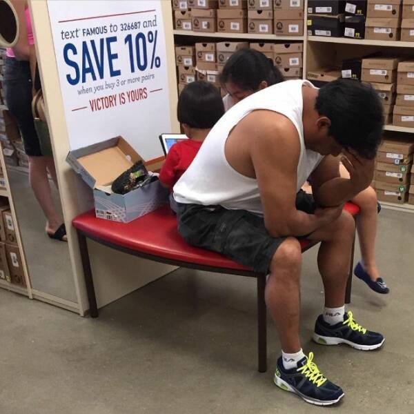 Men Waiting For Their Girls (21 pics) Men Waiting For Their Girls (21 pics)