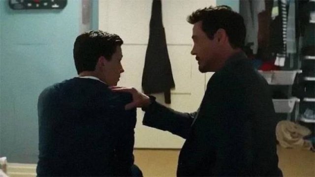 Explaining Biggest Movie Plot Holes (21 pics) Explaining Biggest Movie Plot Holes (21 pics)