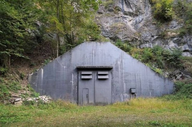 Abandoned Military Bases (18 pics)