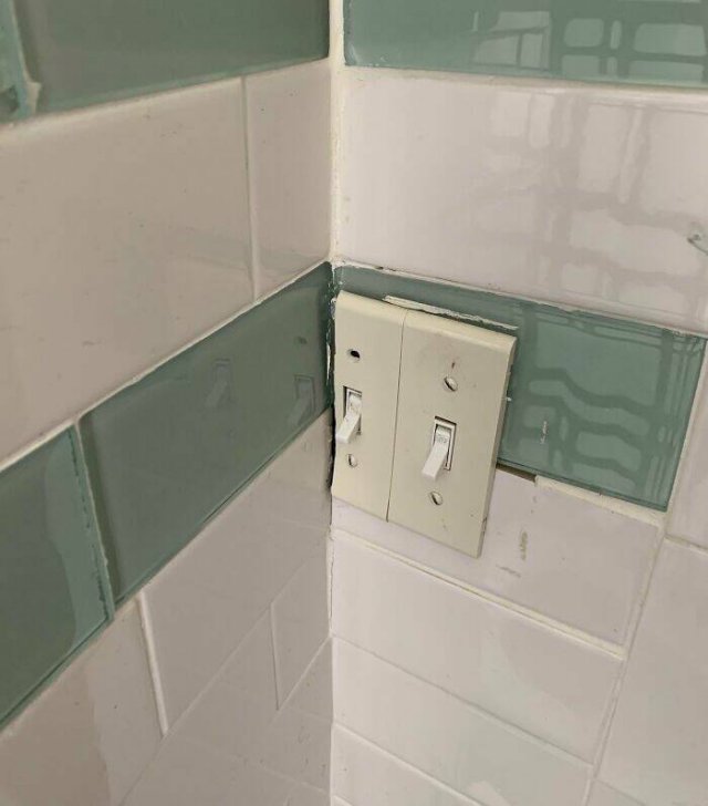 Failed Home Renovation (25 pics)
