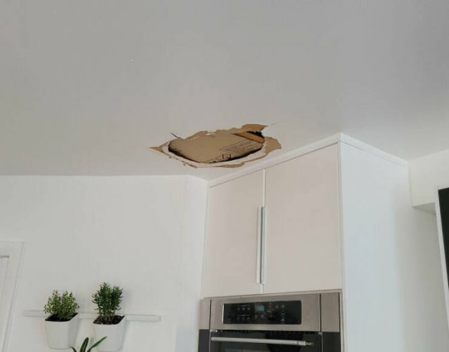 Failed Home Renovation (25 pics)