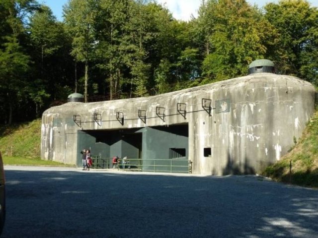 Abandoned Military Bases (18 pics)