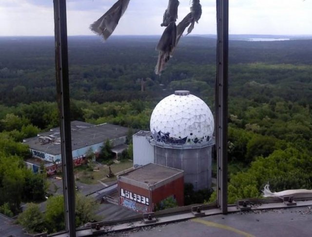 Abandoned Military Bases (18 pics)