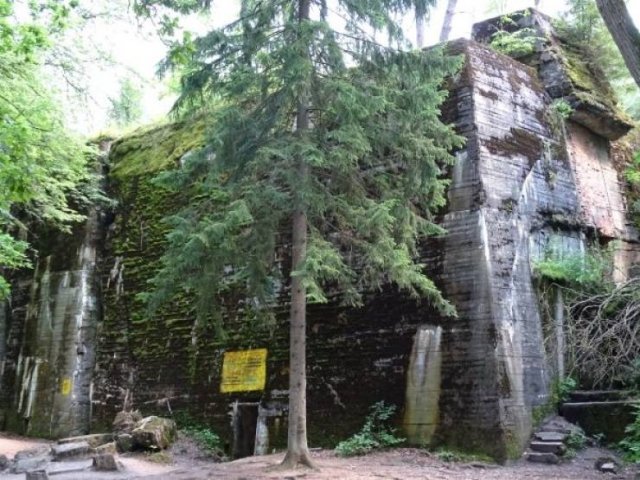 Abandoned Military Bases (18 pics)