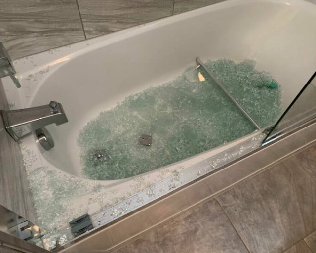 Failed Home Renovation (25 pics)