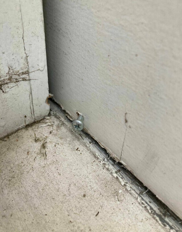 Failed Home Renovation (25 pics)