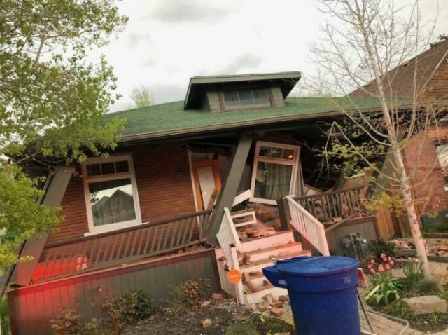 Failed Home Renovation (25 pics)