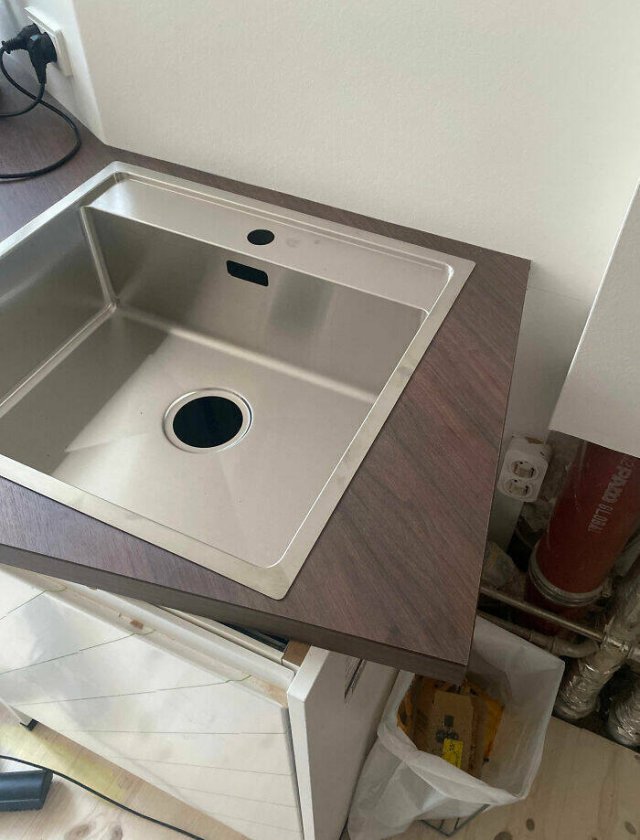 Failed Home Renovation (25 pics)