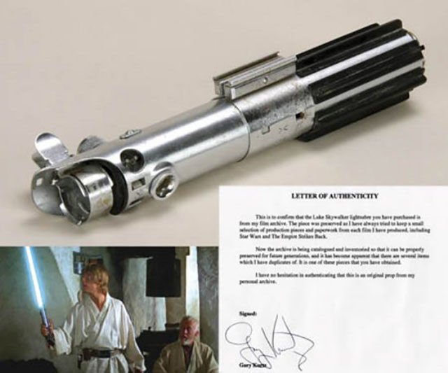 Sold Props From Popular Movies (33 pics)
