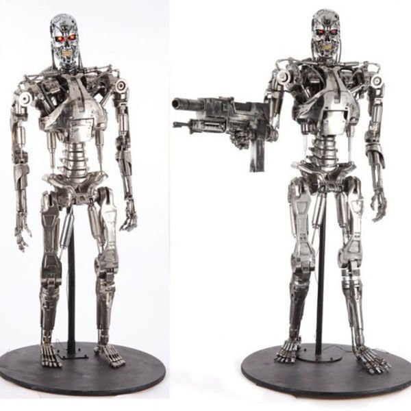 Sold Props From Popular Movies (33 pics)