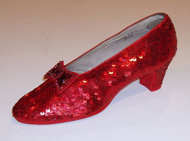 Sold Props From Popular Movies (33 pics)
