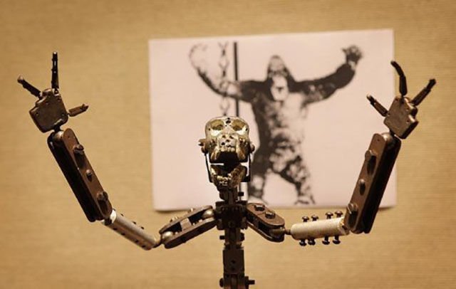 Sold Props From Popular Movies (33 pics)