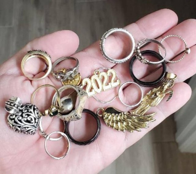 Impressive Metal Detector Finds (20 pics)