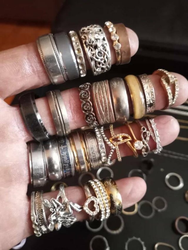 Impressive Metal Detector Finds (20 pics)