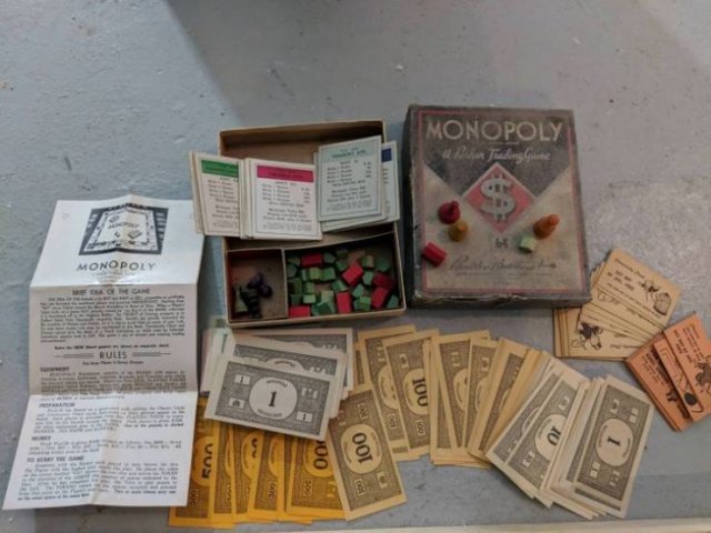 Interesting Finds In Old Houses (16 pics)