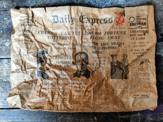 Interesting Finds In Old Houses (16 pics)