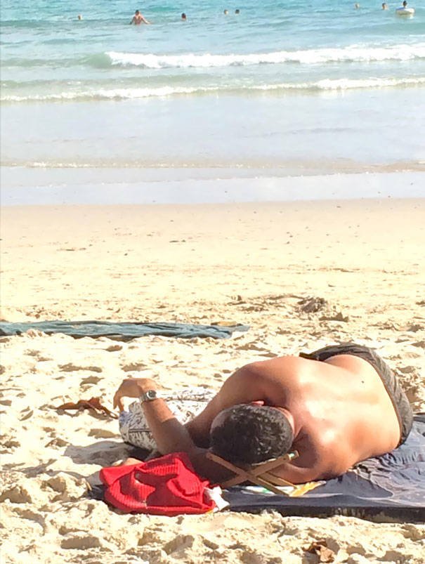 Funny And Strange Situations On The Beaches (34 pics)