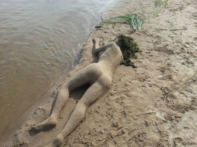 Funny And Strange Situations On The Beaches (34 pics)