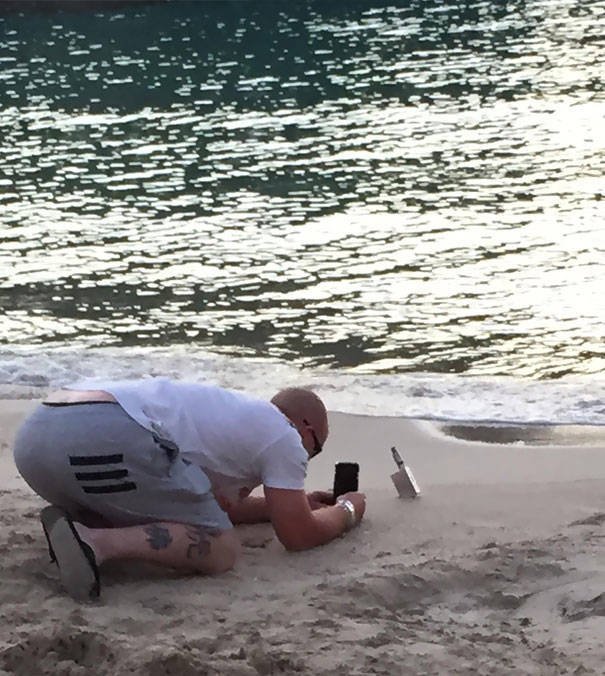 Funny And Strange Situations On The Beaches (34 pics)