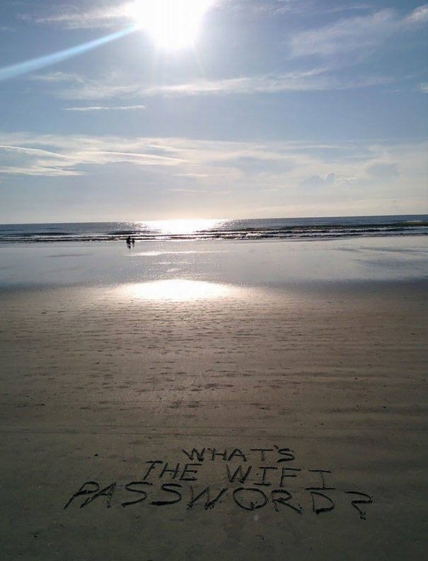 Funny And Strange Situations On The Beaches (34 pics)