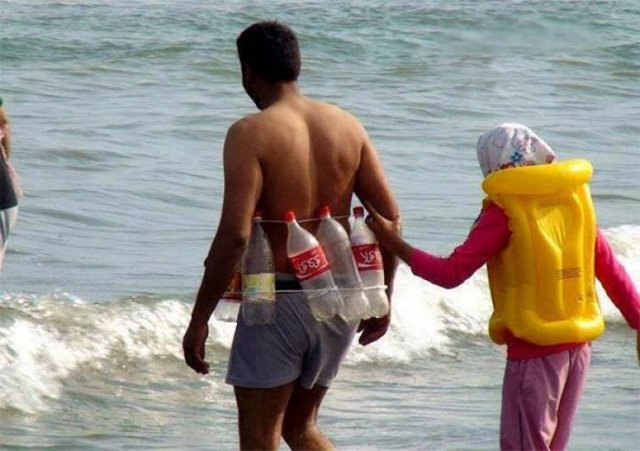 Funny And Strange Situations On The Beaches (34 pics)