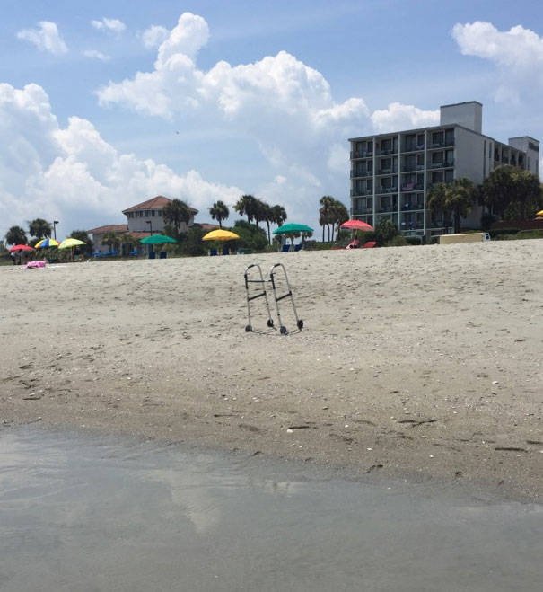 Funny And Strange Situations On The Beaches (34 pics)