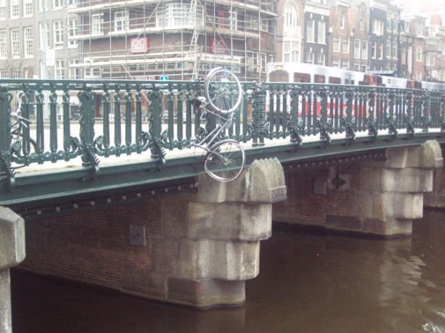 Strange Bicycle Parking (20 pics)