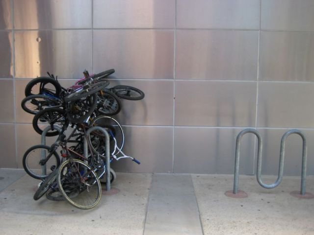 Strange Bicycle Parking (20 pics)