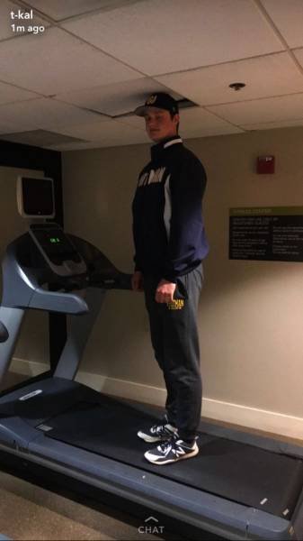 Problems Of Tall People (39 pics) Problems Of Tall People (39 pics)