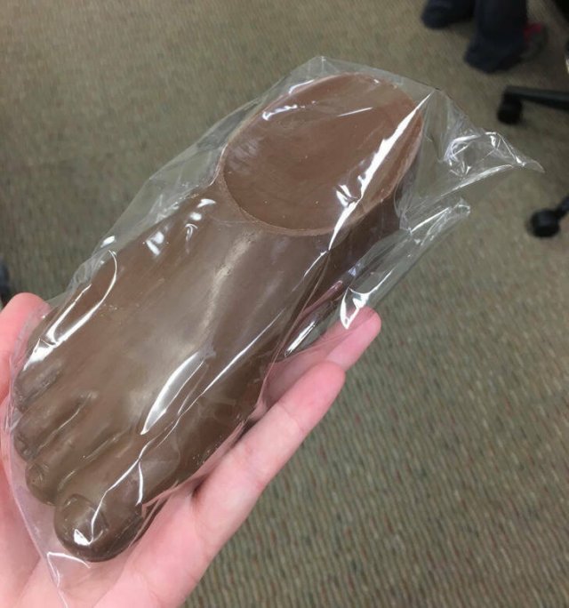 Unexpected And Odd Gifts (17 pics)