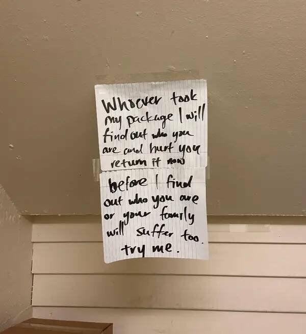 Awful Neighbors (17 pics)