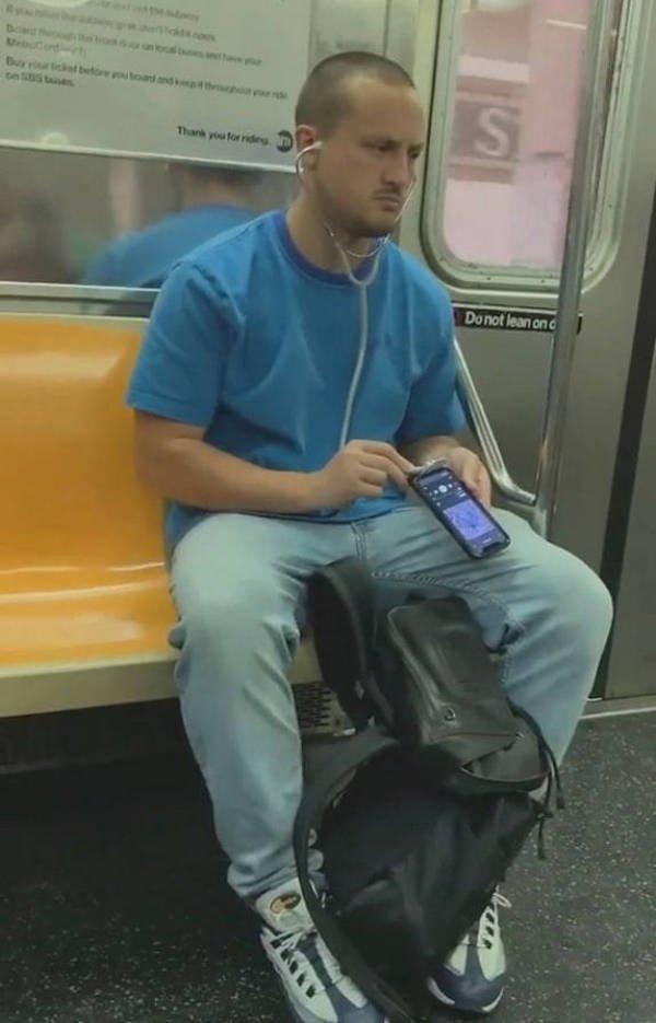 Strange People In The Subway (31 pics) Strange People In The Subway (31 pics)