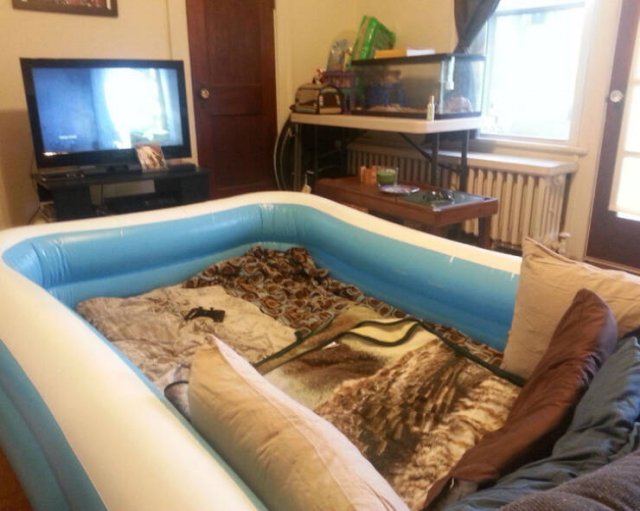 Unexpected And Odd Gifts (17 pics)