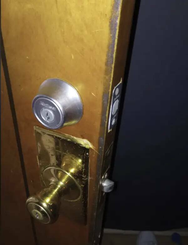 Awful Neighbors (17 pics)