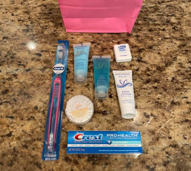 Unexpected And Odd Gifts (17 pics)