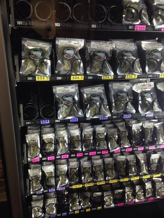 Unusual Vending Machines (21 pics)
