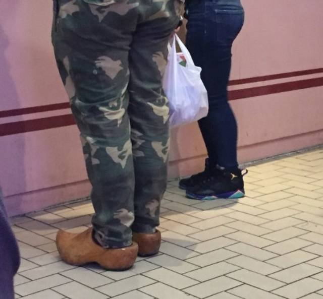 What Is Going On Here? (23 pics)