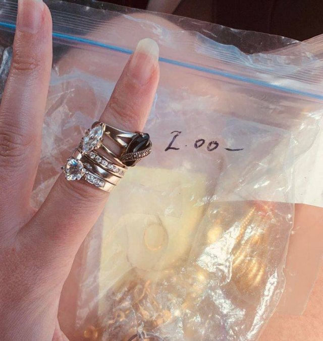 Cool Finds In Thrift Shops (27 pics)