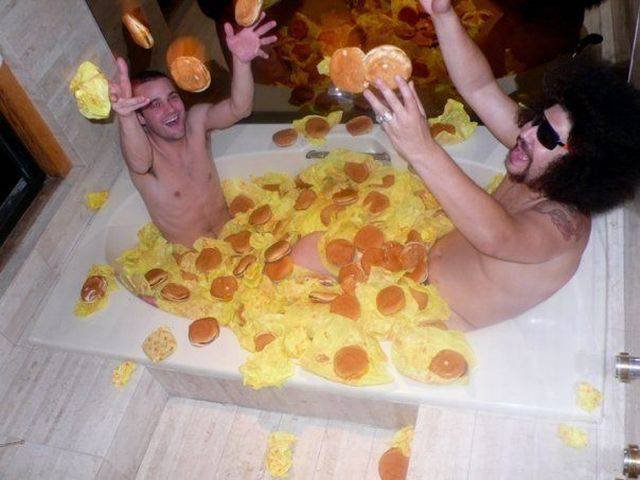 What Is Going On Here? (49 pics) What Is Going On Here? (49 pics)