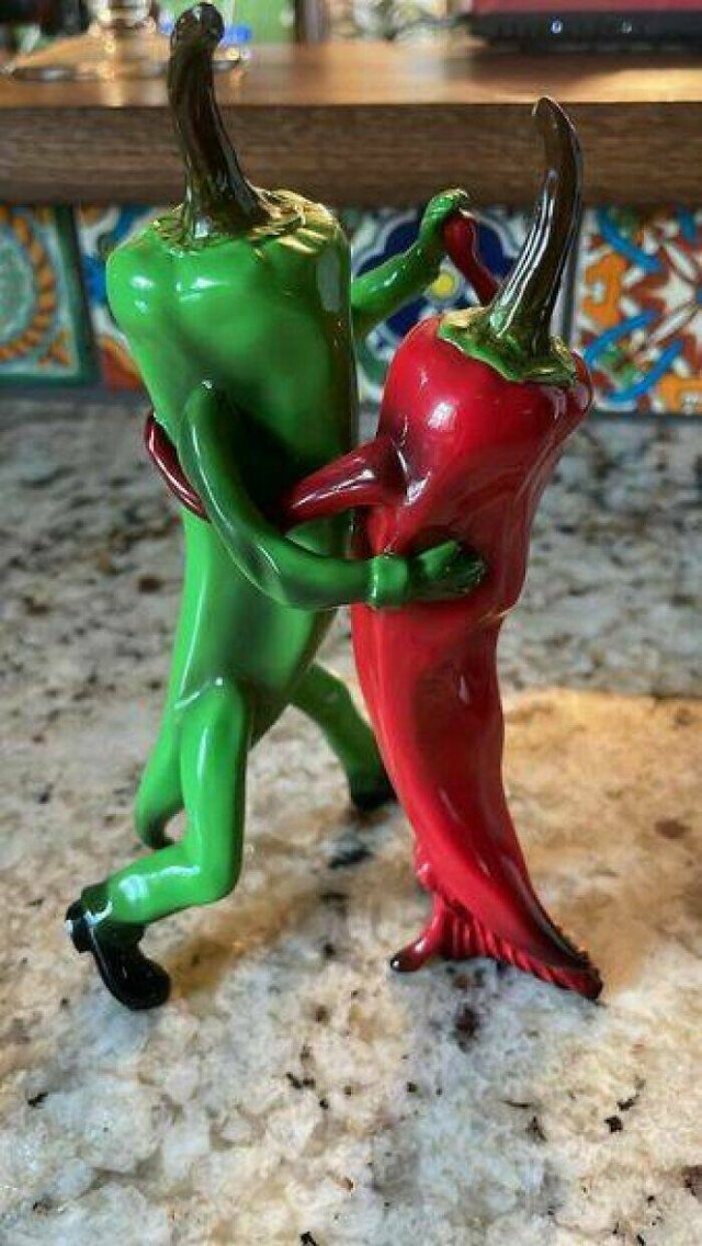Weird Finds In Thrift Shops (24 pics)