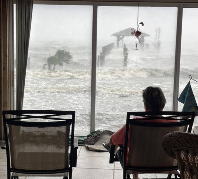 Creepy Photos (17 pics)