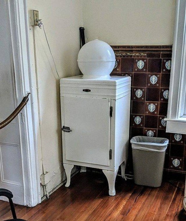 Interesting Finds In Old Houses (15 pics)