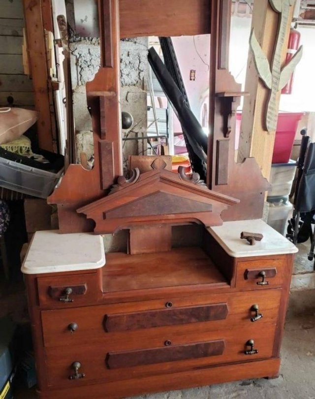 Interesting Finds In Old Houses (15 pics)
