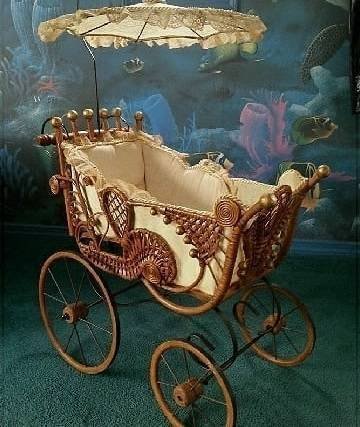 Interesting Finds In Old Houses (15 pics)